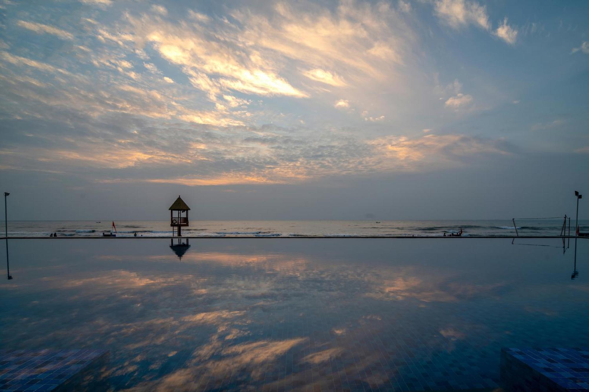 Howard Johnson Sandalwoods Resort Huizhou Huidong Exterior photo